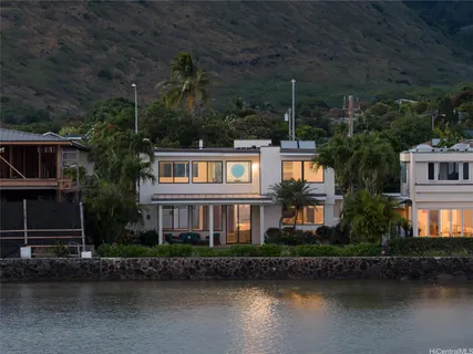 $4,950,000 | 5811 Kalanianaʻole Highway, Honolulu, HI 96821
