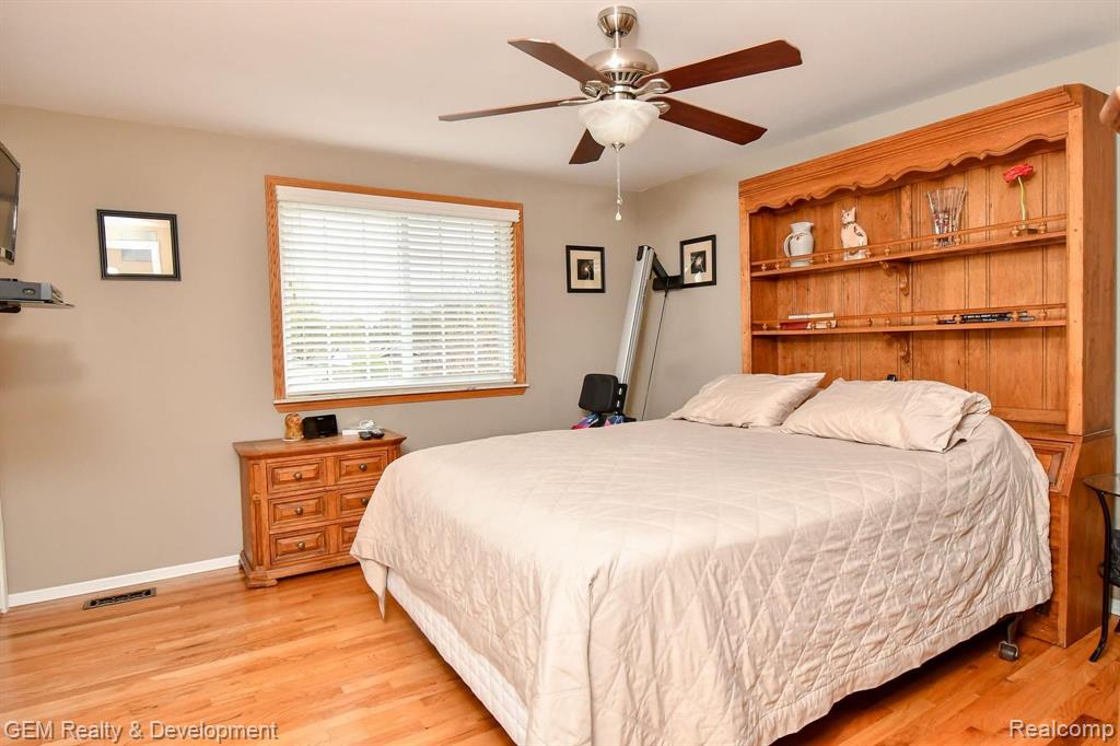 18725 Gill Road Livonia, MI 48152 - Photo 14 of 36