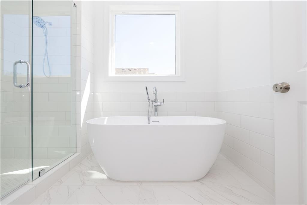 362 Olmstead Way, Unit 23 Alpharetta, GA 30022 - Photo 25 of 43 a white bath tub sitting next to a shower