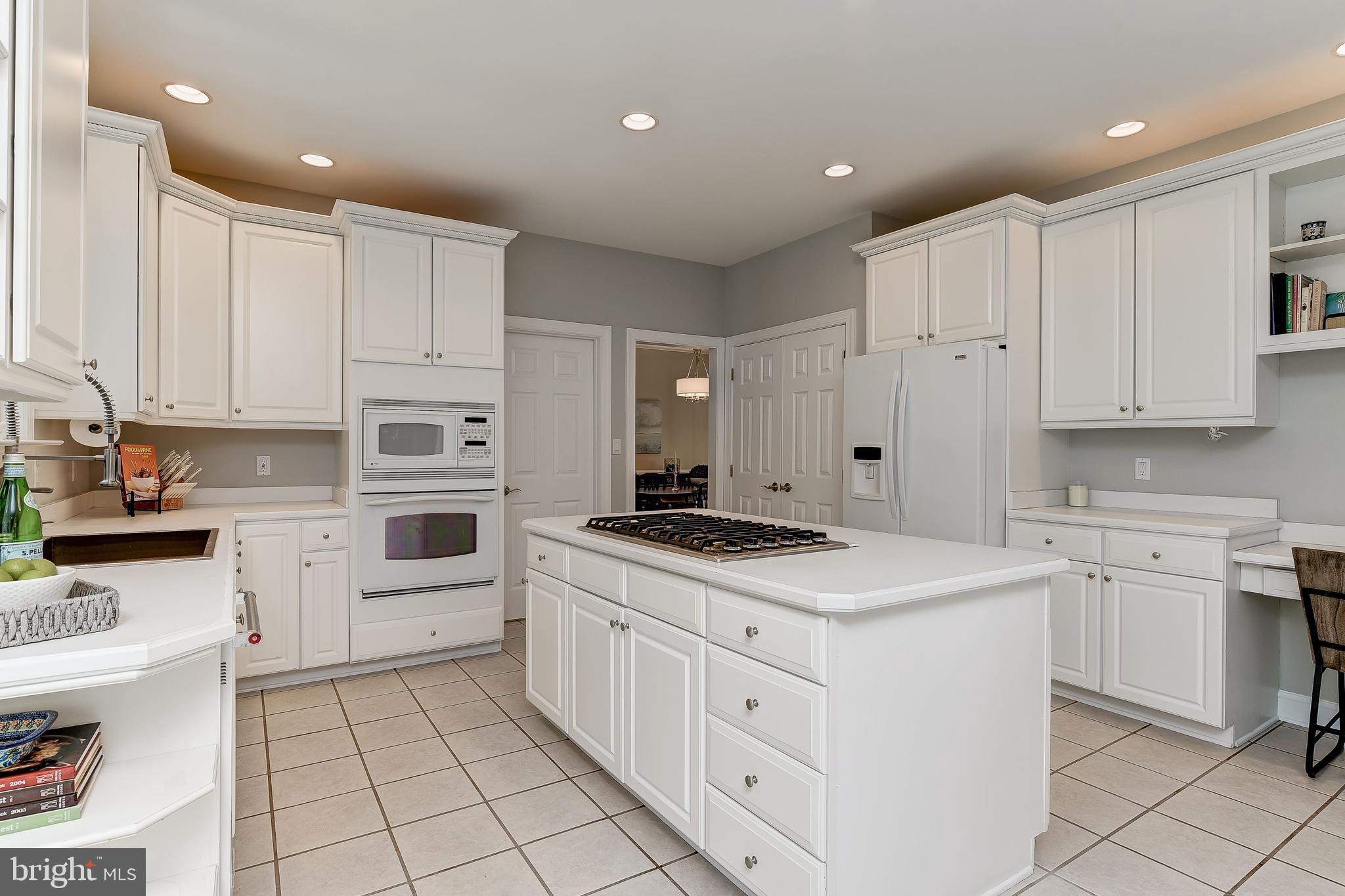 8222 Ventnor Road Pasadena, MD 21122 - Photo 12 of 46 Recessed lighting