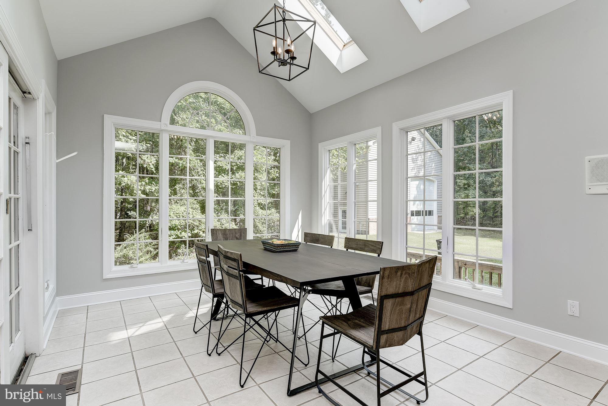 8222 Ventnor Road Pasadena, MD 21122 - Photo 13 of 46 Casual dining in solarium