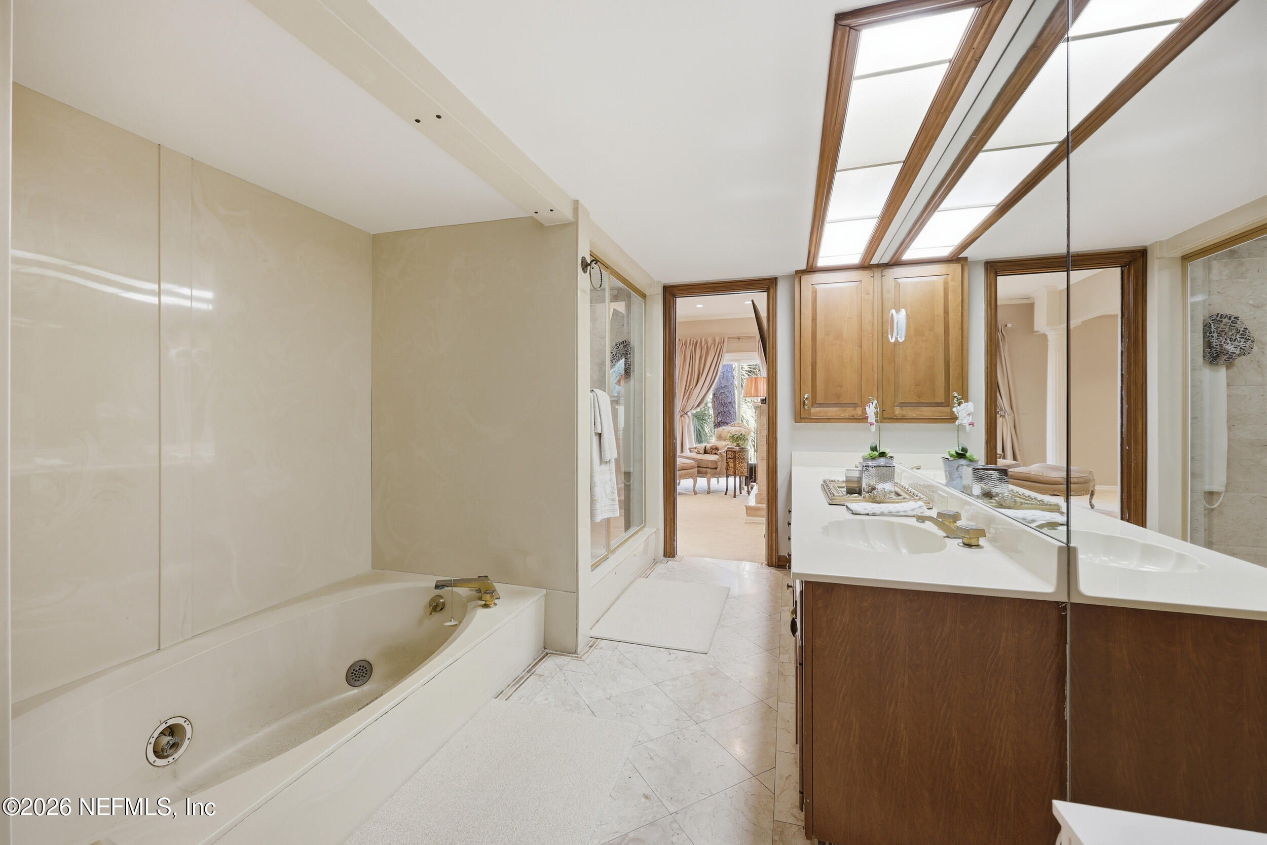 10799 Crosswicks Road Jacksonville, FL 32256 - Photo 20 of 51 a bathroom with a tub sink and mirror
