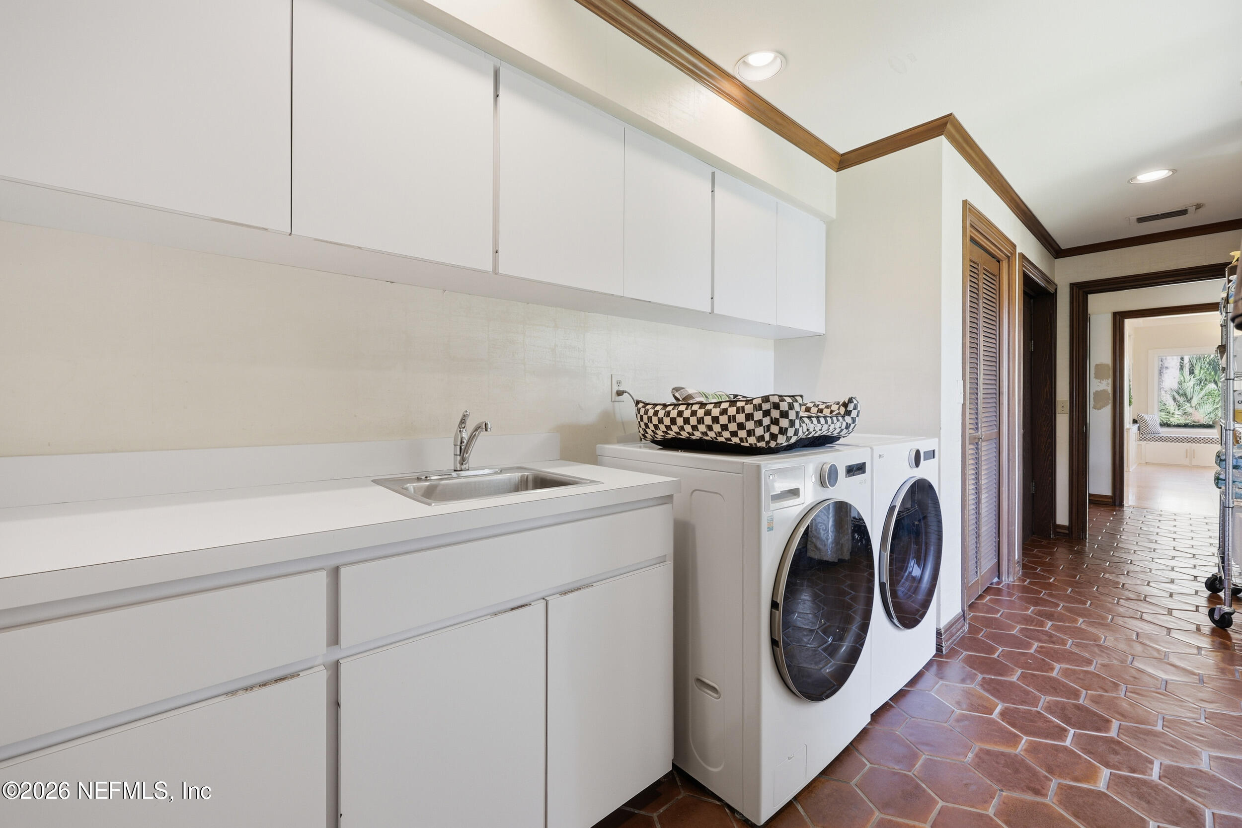 10799 Crosswicks Road Jacksonville, FL 32256 - Photo 29 of 51 a utility room with sink dryer and washer