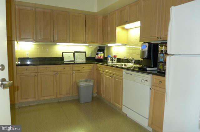 2726 Gallows Road, Unit 1405 Vienna, VA 22180 - Photo 17 of 25 Community