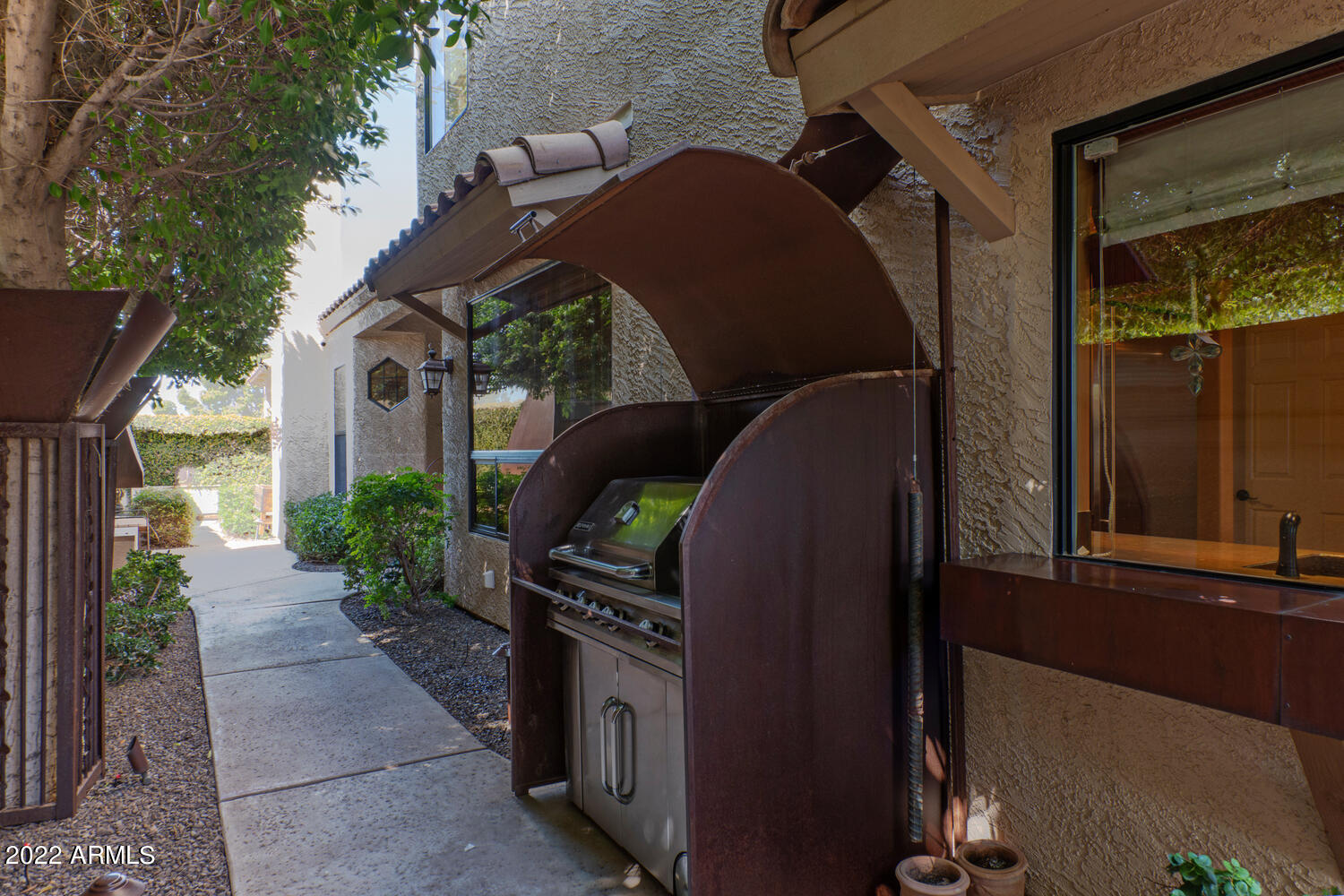 8100 East Camelback Road, Unit 39 Scottsdale, AZ 85251 - Photo 33 of 40 Gas BBQ with copper enclosure
