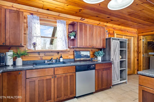 $749,900 | 818 Highway 360, Vonore, TN 37885