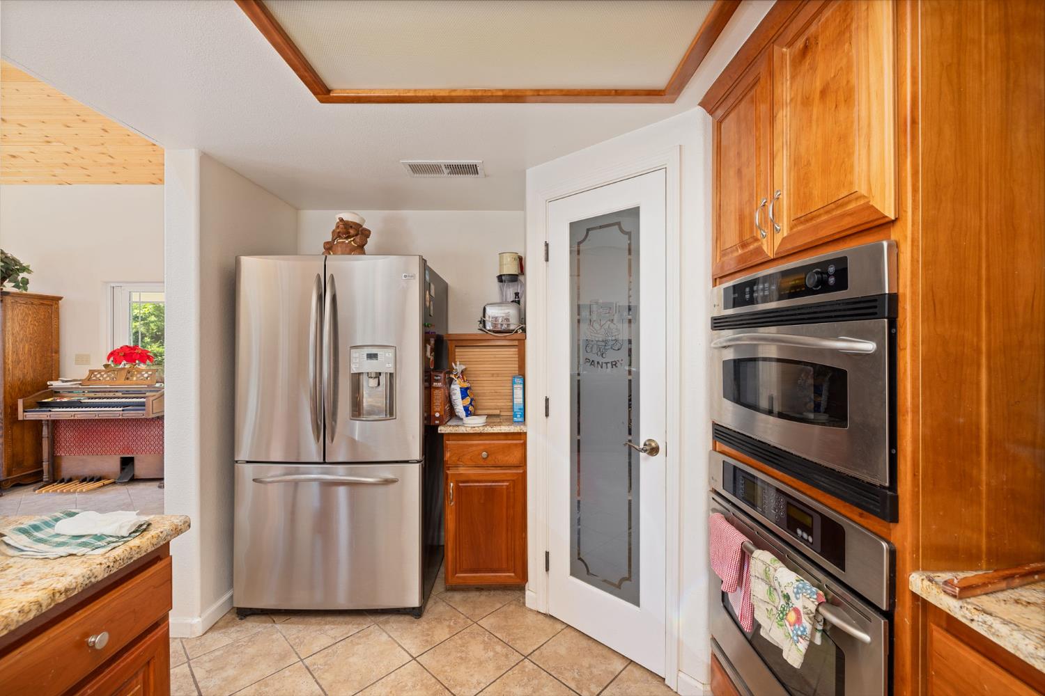 45544 Pine River Road Ahwahnee, CA 93601 - Photo 36 of 75 a kitchen with stainless steel appliances granite countertop a refrigerator and a stove