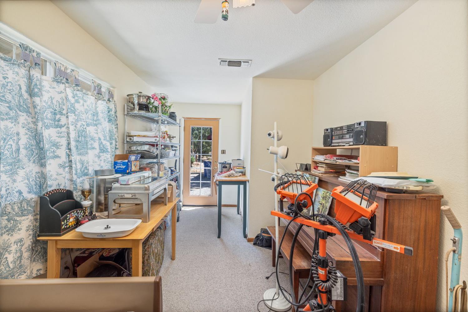 45544 Pine River Road Ahwahnee, CA 93601 - Photo 64 of 75 a work room with furniture and gym equipment