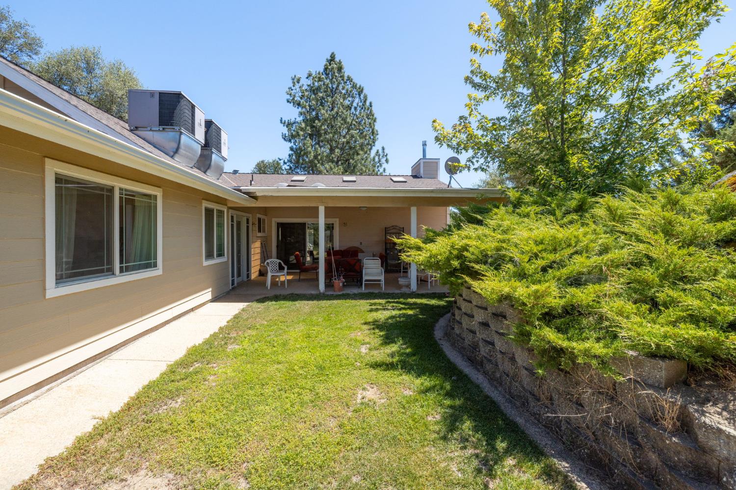 45544 Pine River Road Ahwahnee, CA 93601 - Photo 68 of 75 a view of a house with swimming pool lawn chairs and a yard