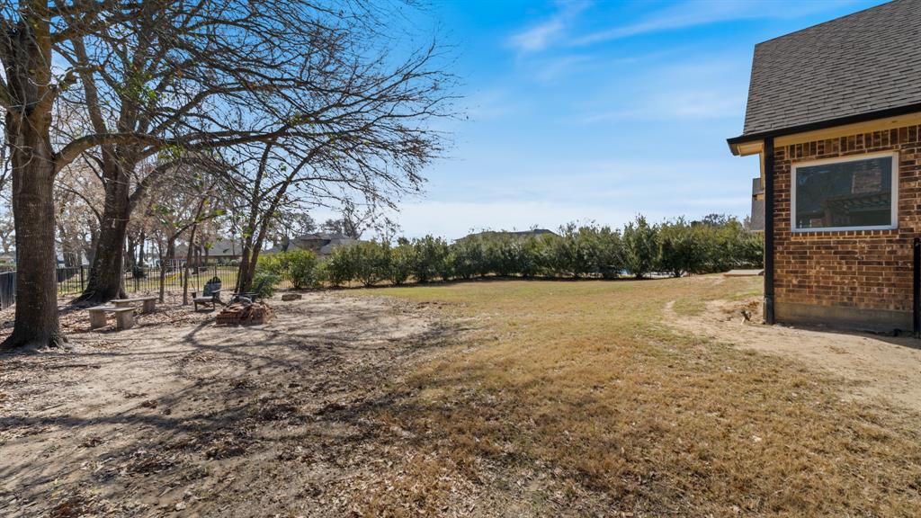 101 Lighthouse Lane Mabank, TX 75143 - Photo 29 of 40 View of green lawn