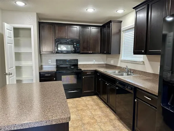 $2,100 | 1804 Gayla Creek Drive, Little Elm, TX 75068
