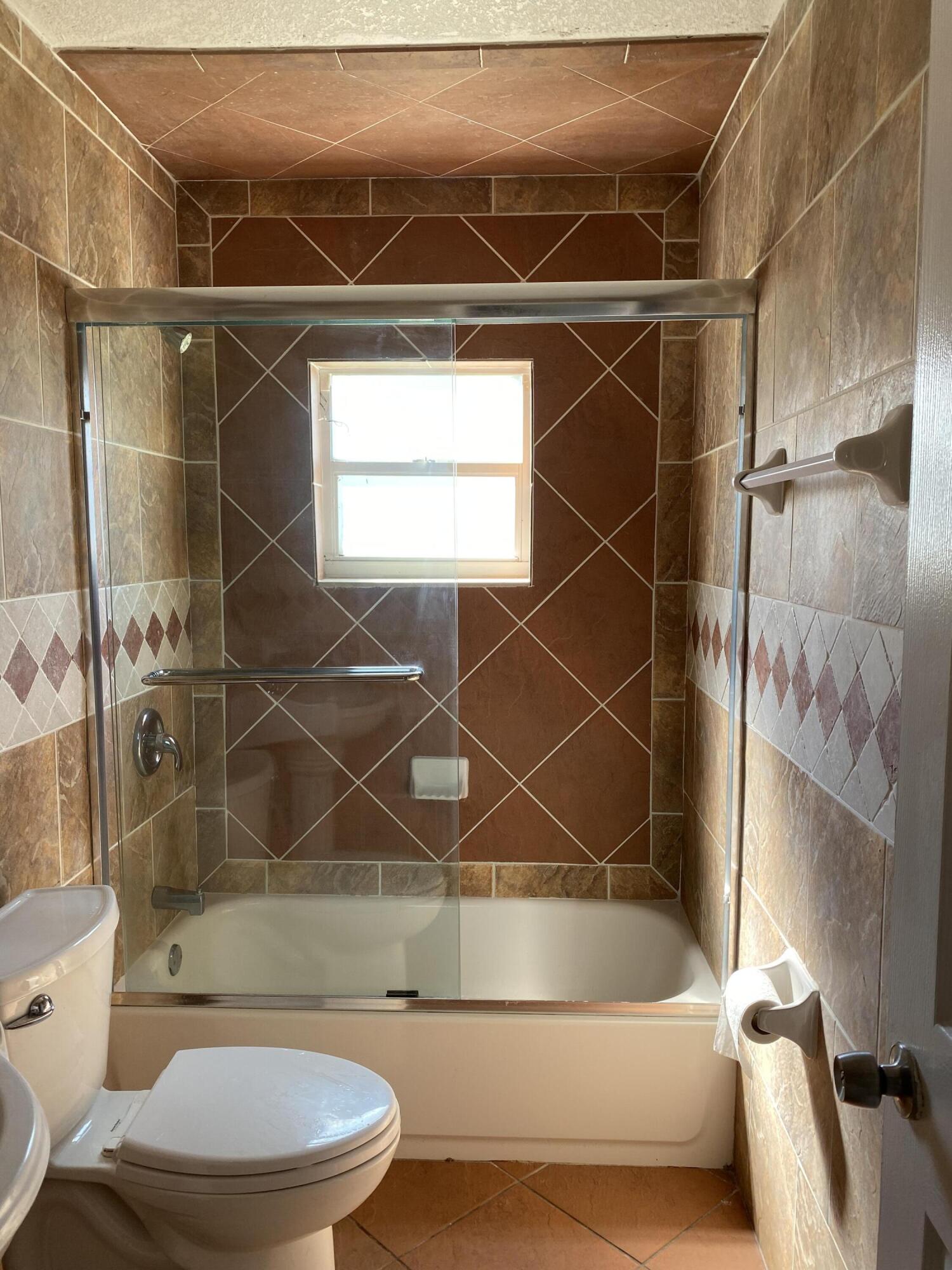 9219 Southampton Place Boca Raton, FL 33434 - Photo 17 of 23 Second bath