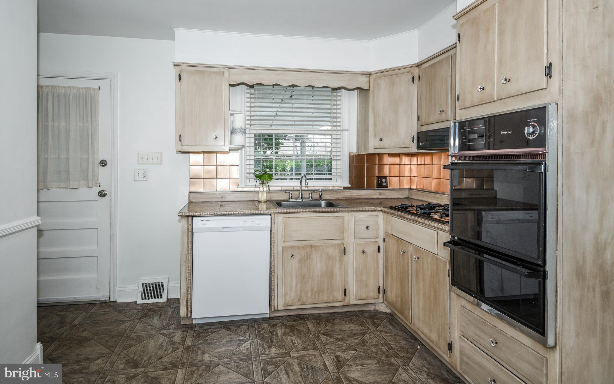 404 Pinecrest Road Norristown, PA 19403 - Photo 10 of 35 Gallery Image 10