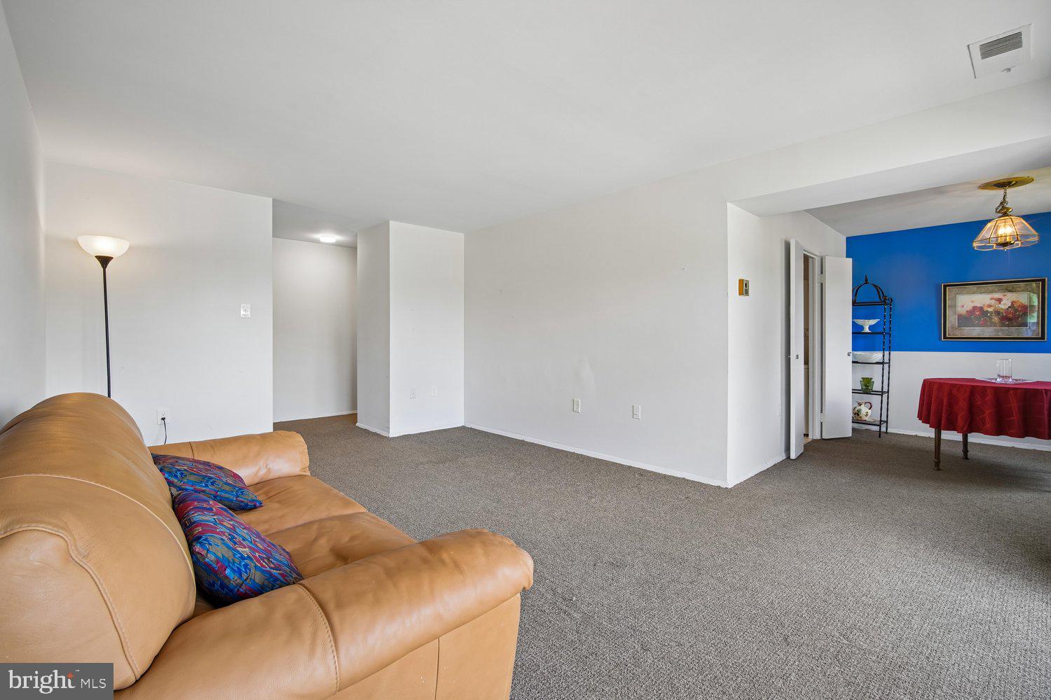 9926 Walker House Road, Unit 99263 Gaithersburg, MD 20886 - Photo 8 of 63 Living Room