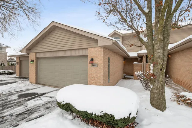 $335,000 | 7642 West 158th Court, Orland Park, IL 60462