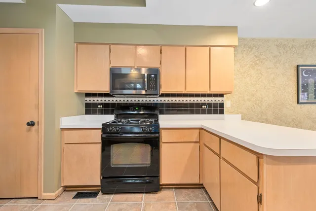 $335,000 | 7642 West 158th Court, Orland Park, IL 60462