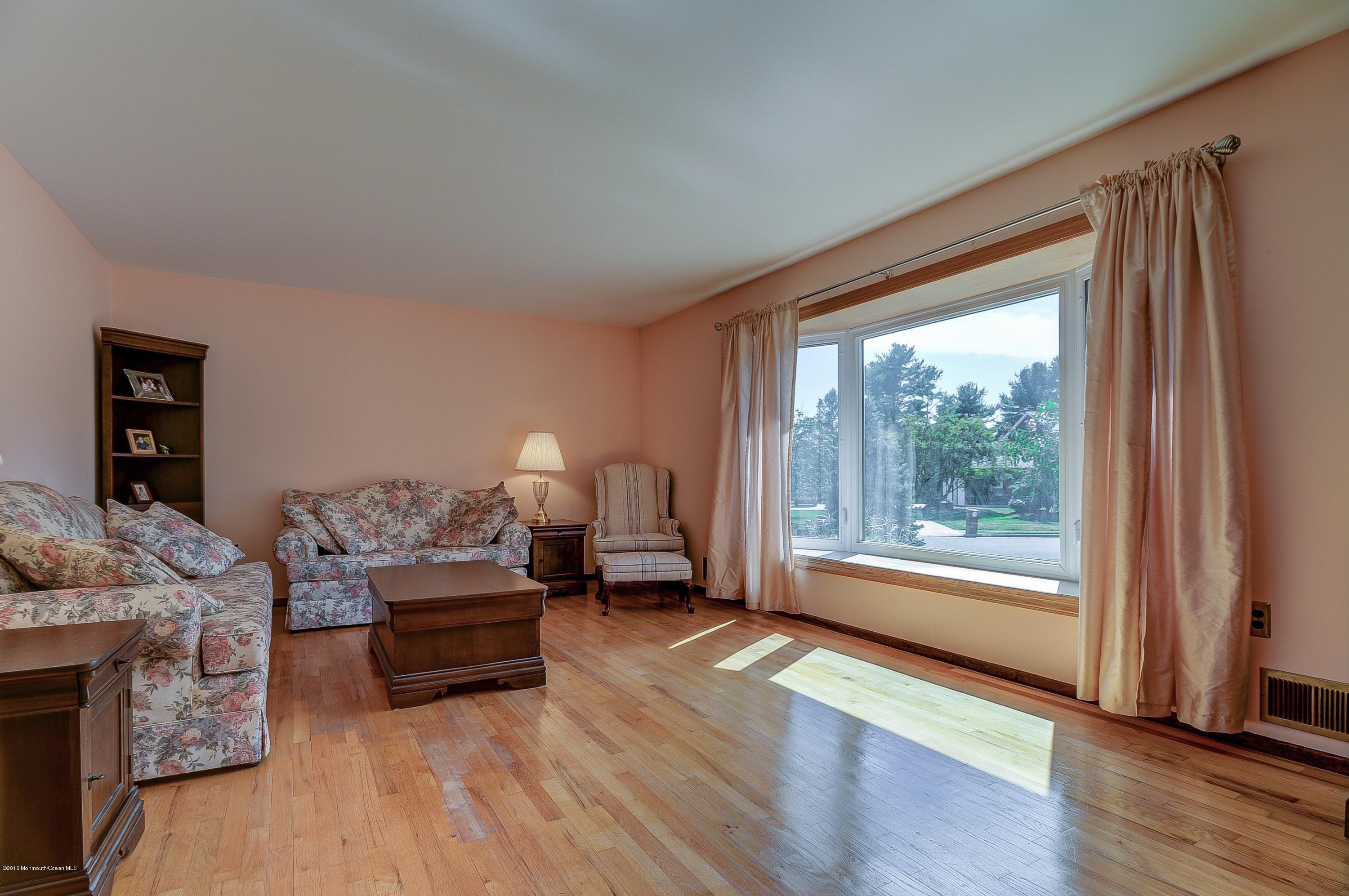 13 Liberty Road Marlboro, NJ 07746 - Photo 4 of 29 005_Living