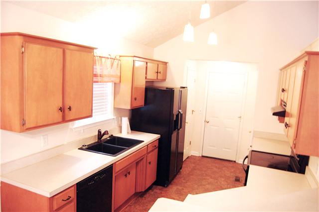 3264 Clapham Road Antioch, TN 37013 - Photo 12 of 19 ALL APPLIANCES STAY!