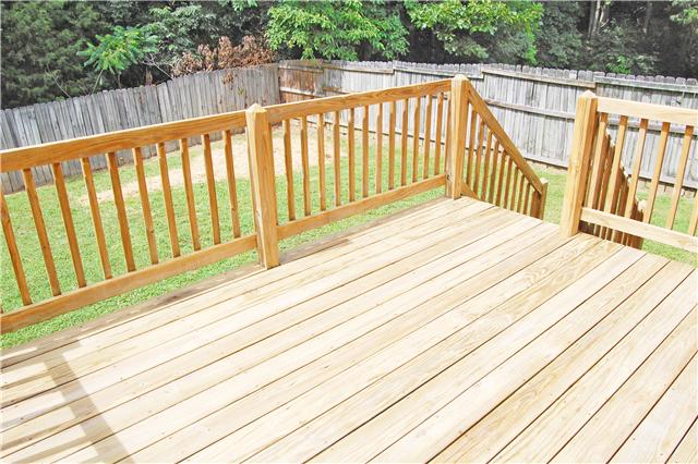 3264 Clapham Road Antioch, TN 37013 - Photo 4 of 19 SPACIOUS DECK!