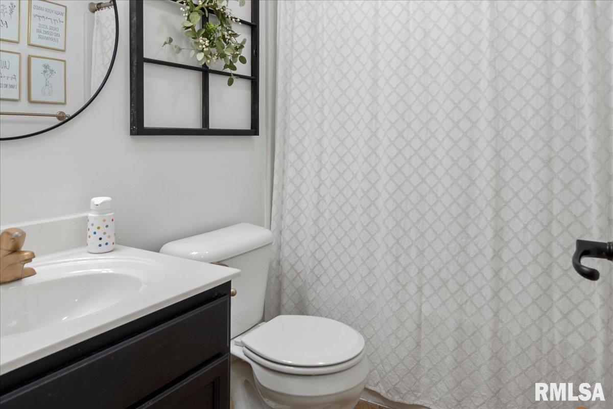 815 9th Street Pawnee, IL 62558 - Photo 11 of 17