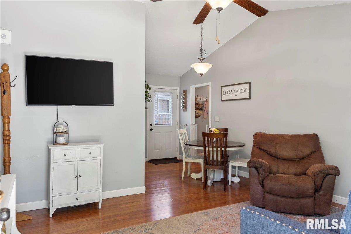 815 9th Street Pawnee, IL 62558 - Photo 3 of 17