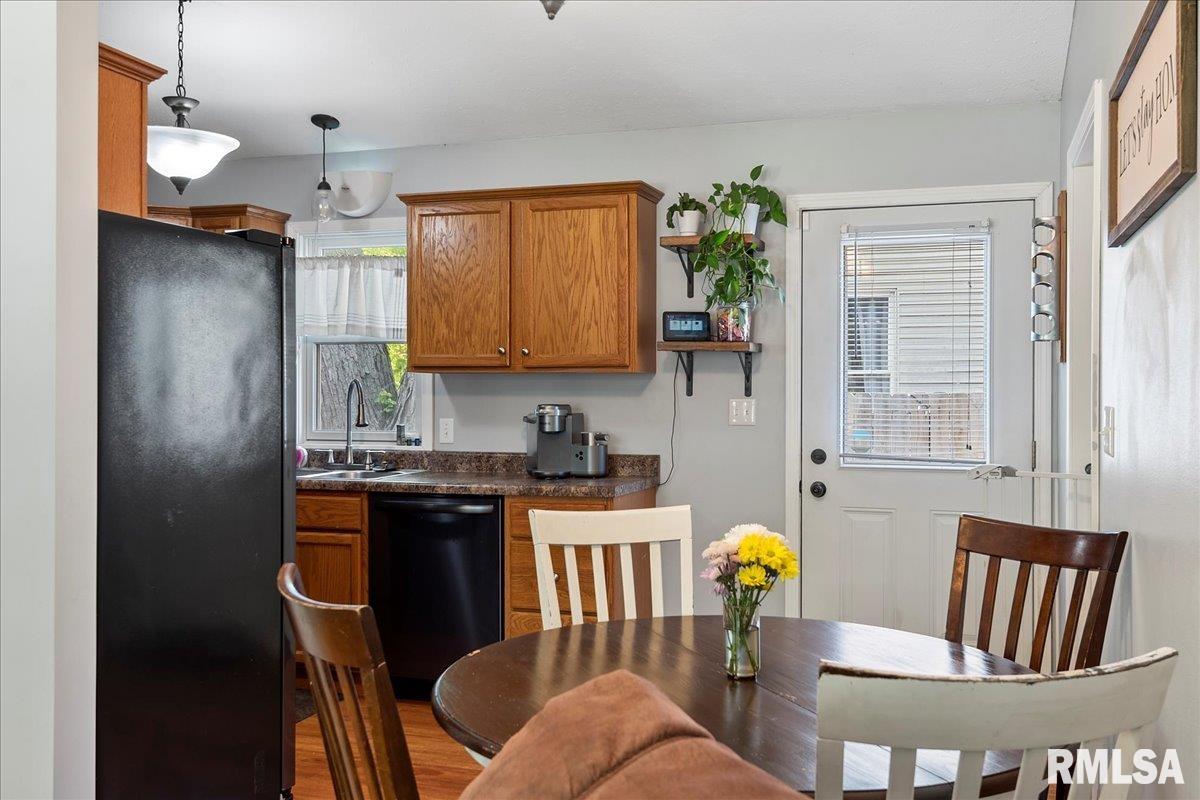 815 9th Street Pawnee, IL 62558 - Photo 6 of 17