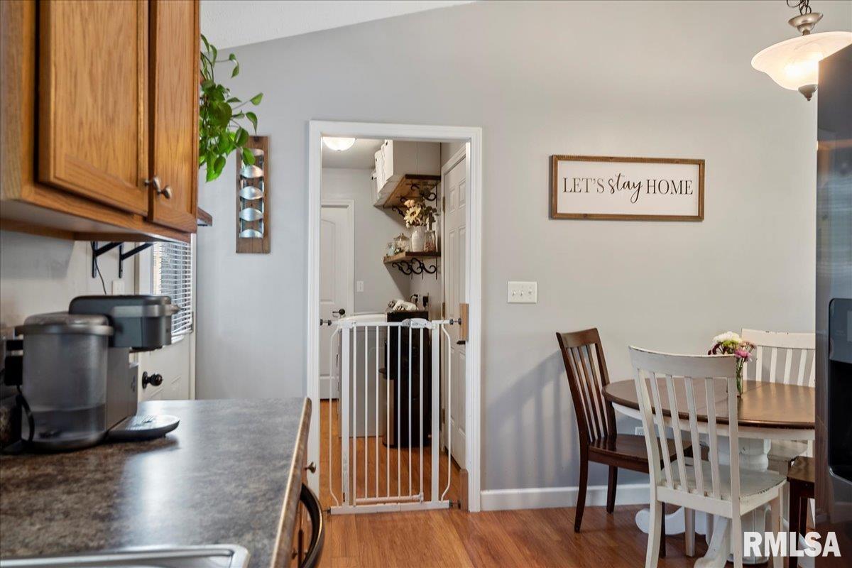 815 9th Street Pawnee, IL 62558 - Photo 8 of 17