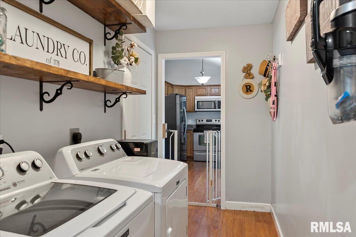 815 9th Street Pawnee, IL 62558 - Photo 10 of 17