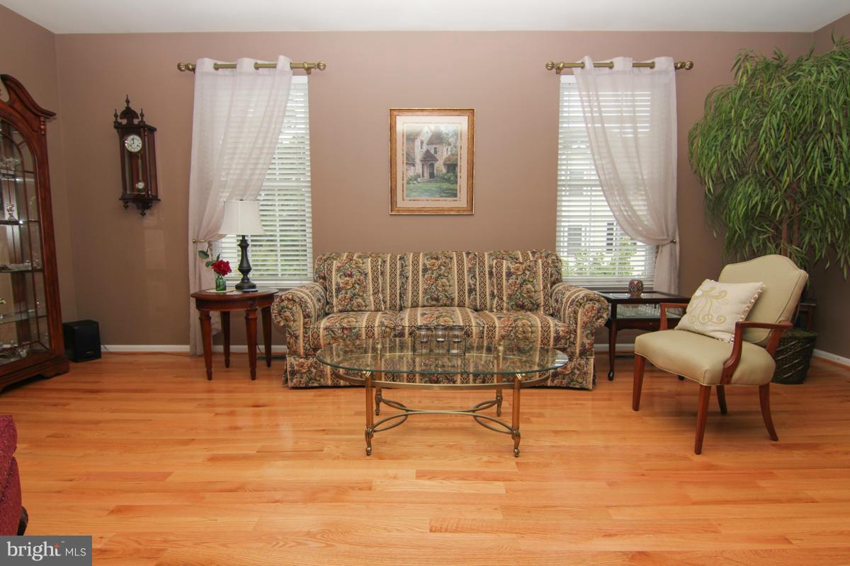 266 Braxton Way Edgewater, MD 21037 - Photo 14 of 29 Living Room