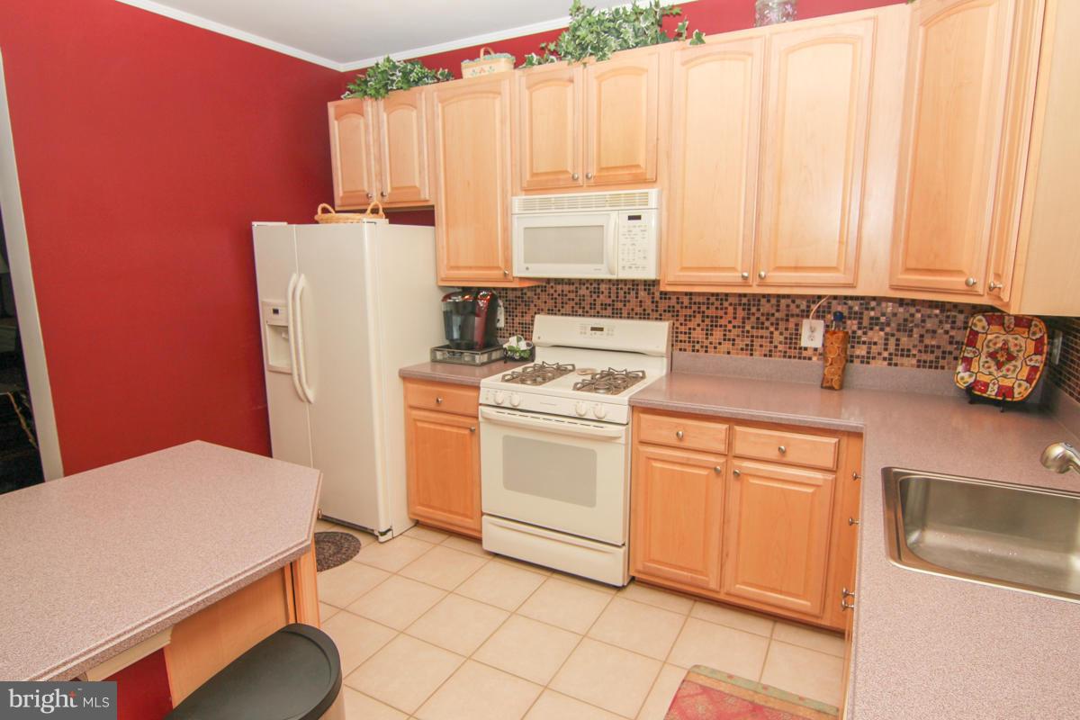 266 Braxton Way Edgewater, MD 21037 - Photo 8 of 29 Kitchen