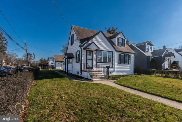 $2,950 | 17 Rhode Island Avenue, Cherry Hill, NJ 08002