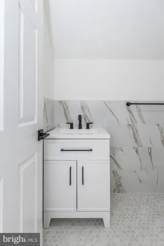 $2,950 | 17 Rhode Island Avenue, Cherry Hill, NJ 08002