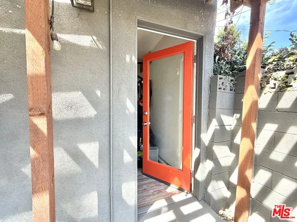 $1,450,000 | 10683 Valleyheart Drive, Studio City, CA 91604