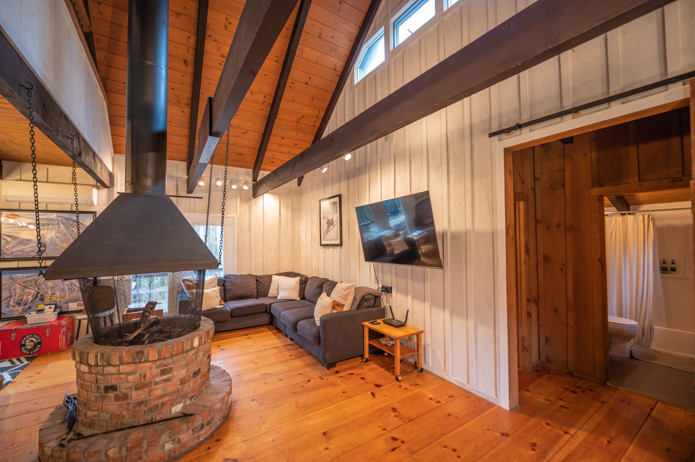 27 Meadow View Road Wilmington, VT 05363 - Photo 2 of 25