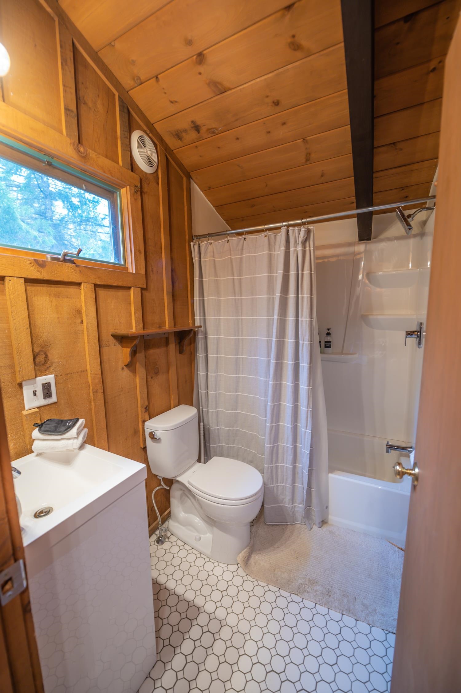 27 Meadow View Road Wilmington, VT 05363 - Photo 9 of 25