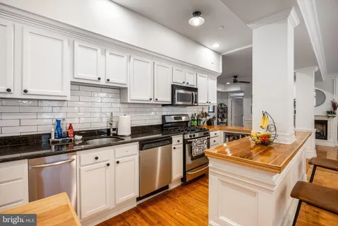 $575,000 | 237 North Bread Street, Unit 2, Philadelphia, PA 19106