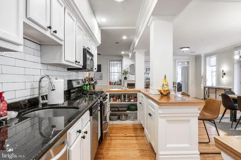 $575,000 | 237 North Bread Street, Unit 2, Philadelphia, PA 19106