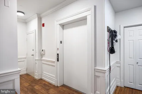 $575,000 | 237 North Bread Street, Unit 2, Philadelphia, PA 19106