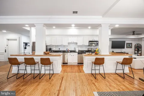 $575,000 | 237 North Bread Street, Unit 2, Philadelphia, PA 19106