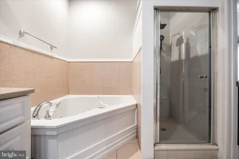 $575,000 | 237 North Bread Street, Unit 2, Philadelphia, PA 19106