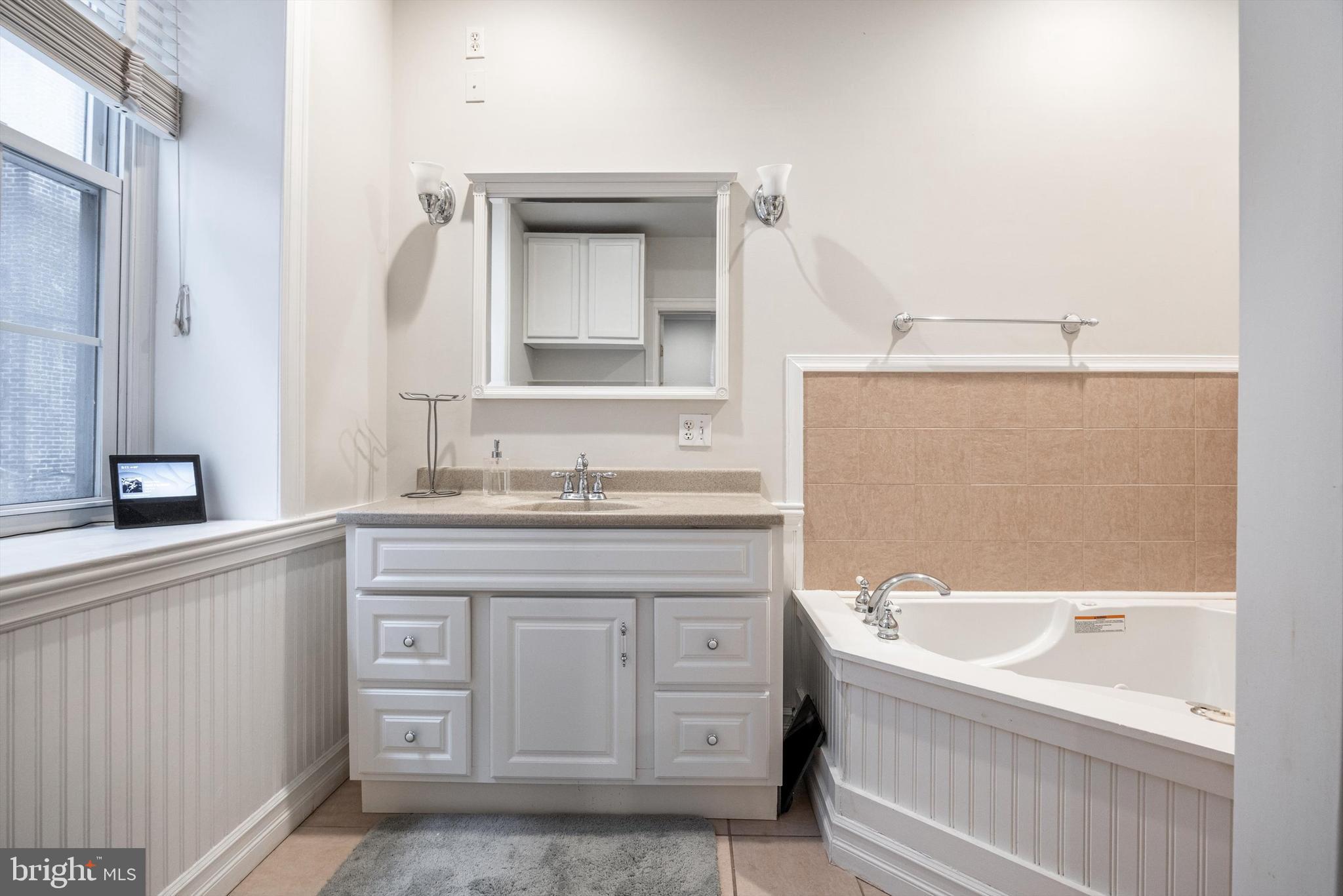 237 North Bread Street, Unit 2 Philadelphia, PA 19106 - Photo 22 of 32