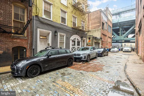 $575,000 | 237 North Bread Street, Unit 2, Philadelphia, PA 19106