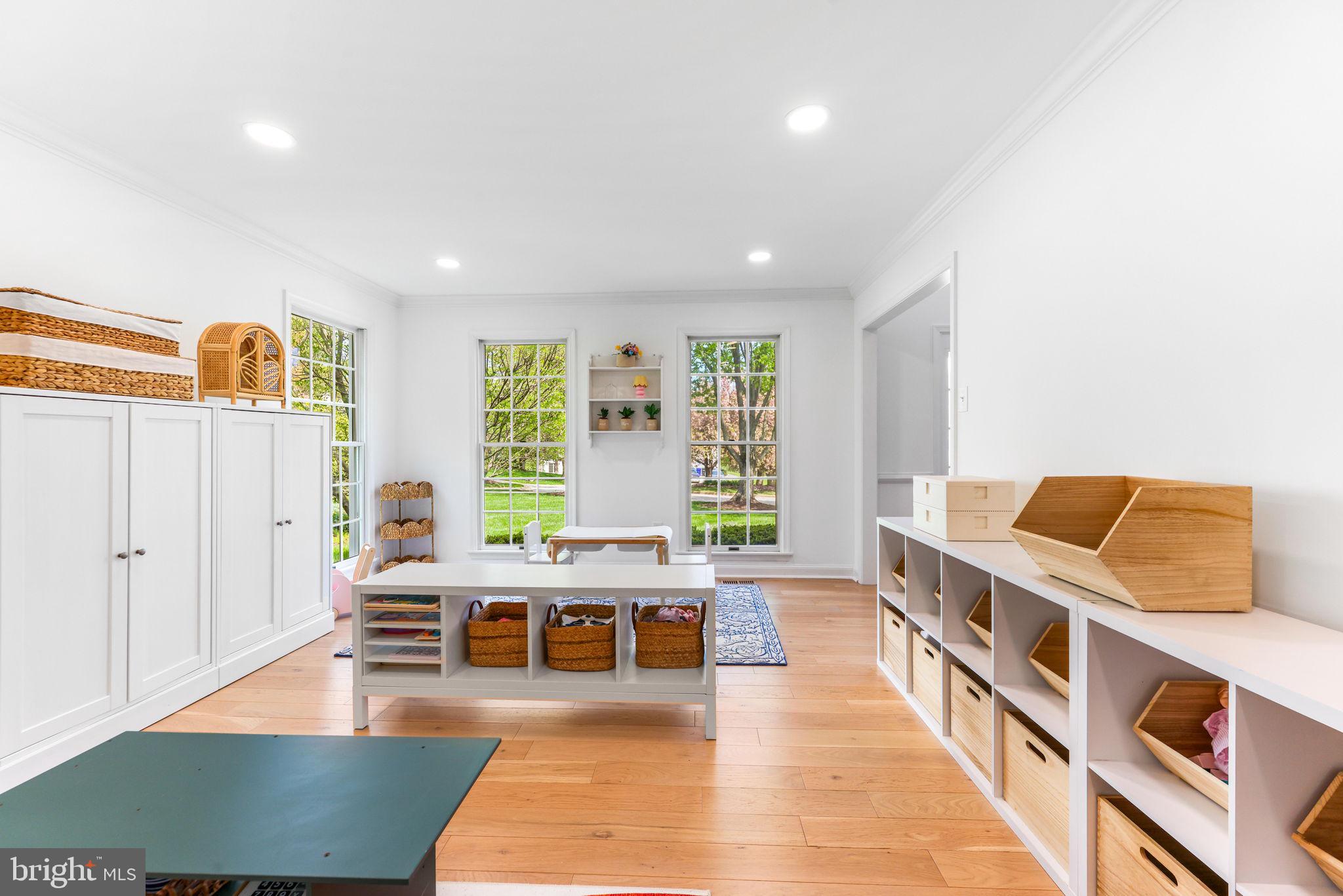 6513 Apple Blossom Ride Columbia, MD 21044 - Photo 14 of 115 a living room with furniture and a wooden floor