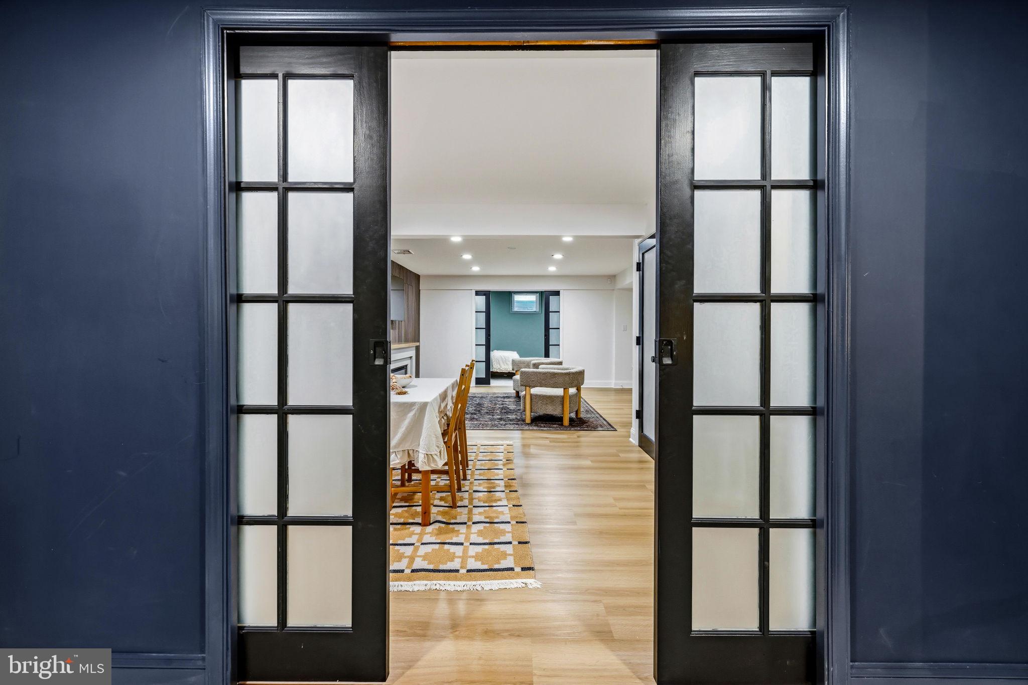 6513 Apple Blossom Ride Columbia, MD 21044 - Photo 75 of 115 a living room with furniture and a window