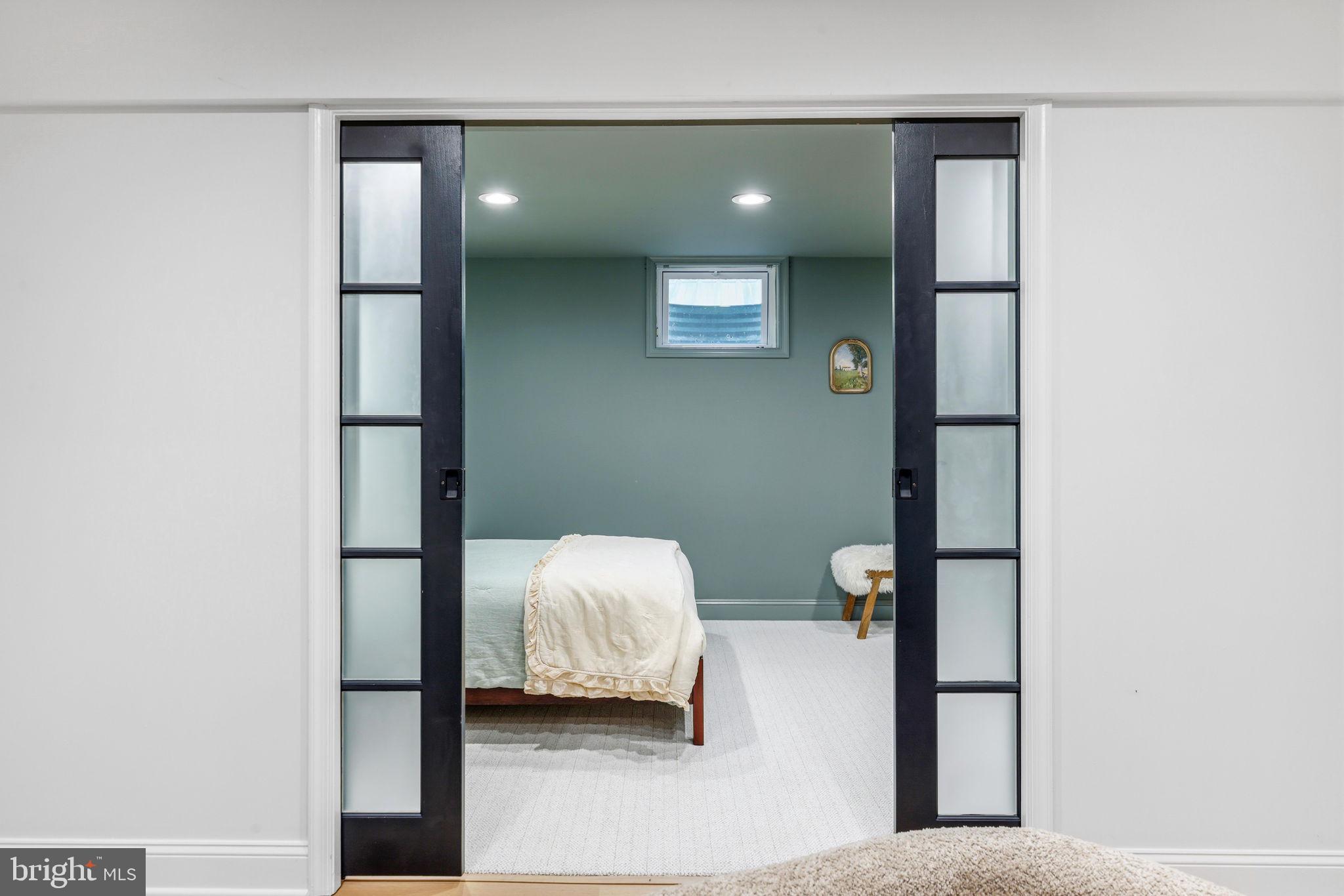 6513 Apple Blossom Ride Columbia, MD 21044 - Photo 80 of 115 a bedroom with a bed and a mirror