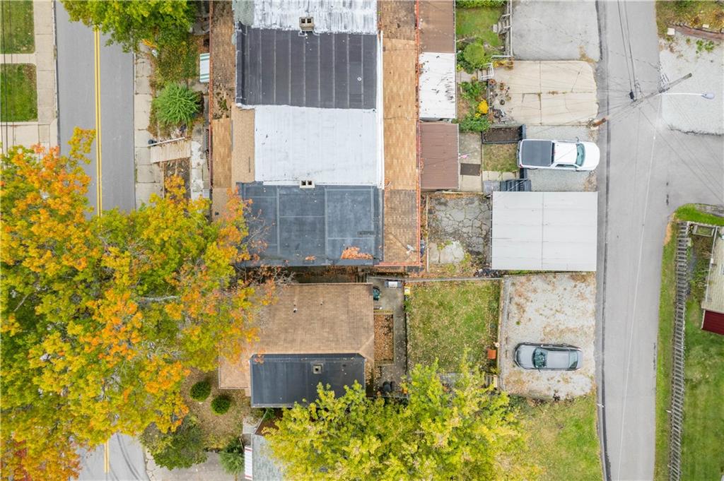 2927 Willett Road Pittsburgh, PA 15227 - Photo 22 of 24 aerial view of a residential apartment building with a yard