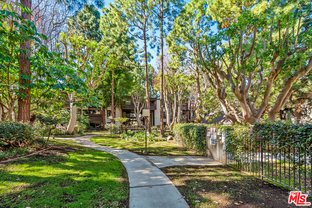 7742 Redlands Street, Unit D2040 Playa del Rey, CA 90293 - Photo 25 of 35