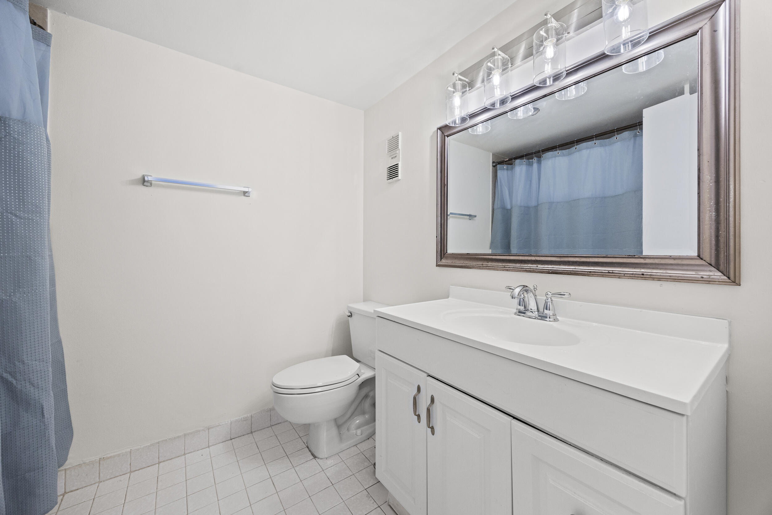5301 Northwest 2nd Avenue, Unit 1010 Boca Raton, FL 33487 - Photo 22 of 35 Primary Ensuite Bathroom