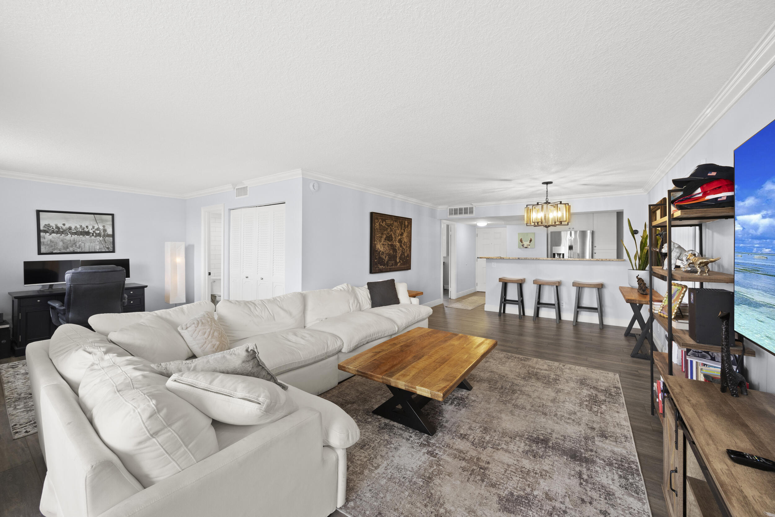 5301 Northwest 2nd Avenue, Unit 1010 Boca Raton, FL 33487 - Photo 6 of 35 Living Room