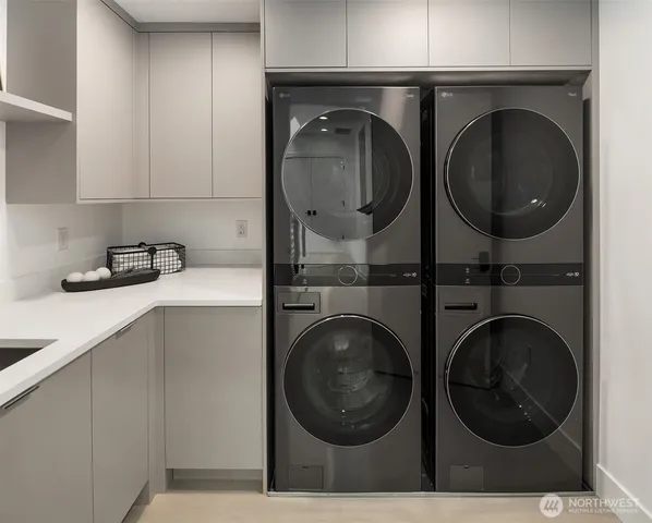 $4,785,000 | 10411 Northeast 28th Place, Bellevue, WA 98004